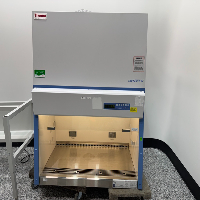 Thermo 1300 Series A2 4' Biosafety Cabinet image 2